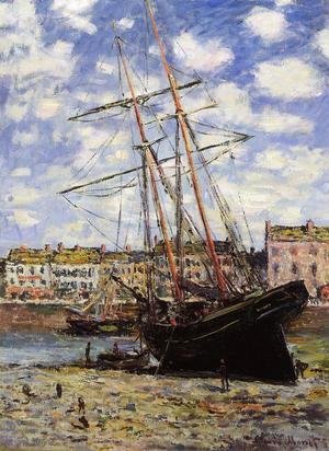 Claude Monet - Boat At Low Tide At Fecamp