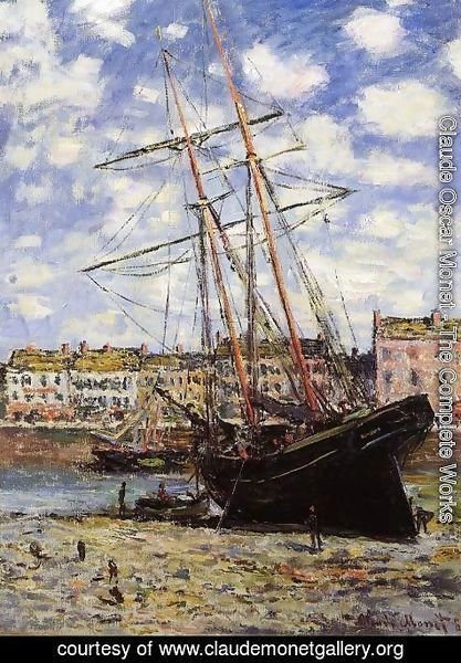 Claude Monet - Boat At Low Tide At Fecamp